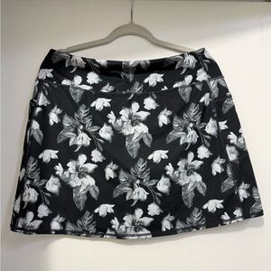 Floral Black and White Women's Skort